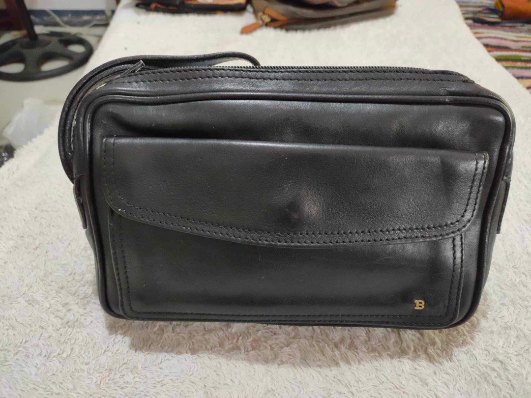 Bally leather clutch (Category: Luxury Bags & Wallets) located in Cavite. Submitted by bagmarley (Listing ID 1290921178, Image 2). Description: Bally Vintage Leather Clutch/ Pouch Zipper Closure.