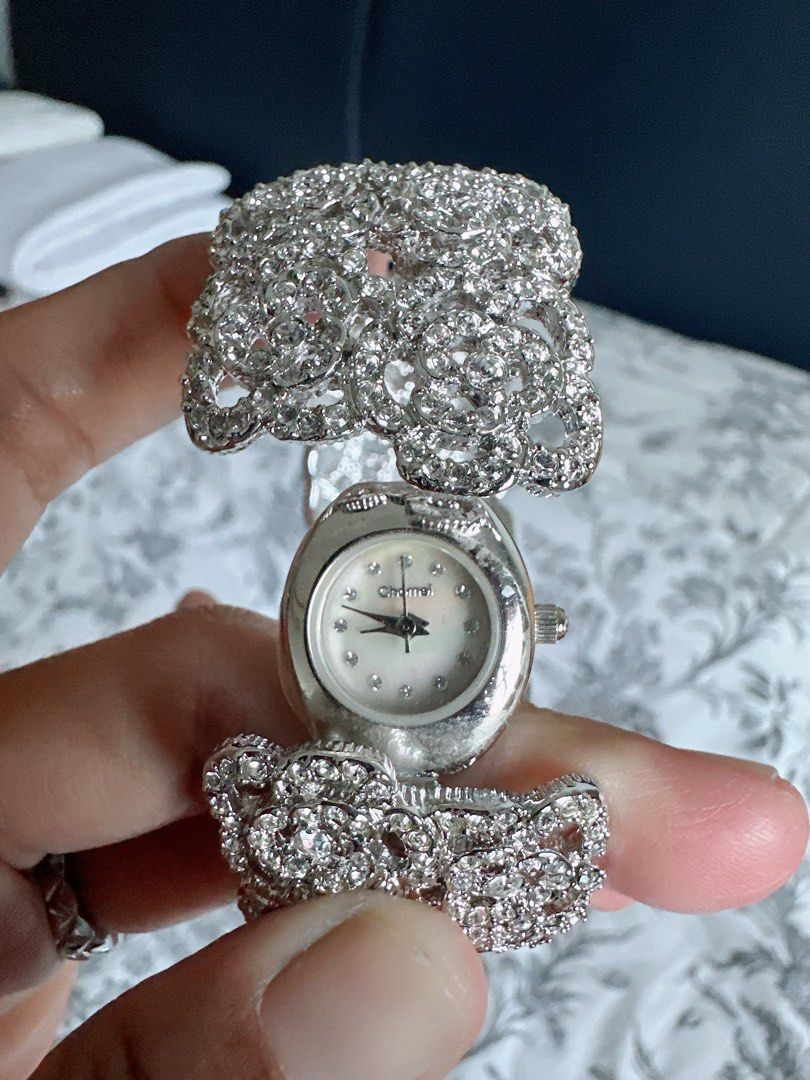 Bangle (Category: Women's Watches) located in Singapore. Submitted by sitirose1234 (Listing ID 1290860773, Image 5). Description: Cristal Bangle.