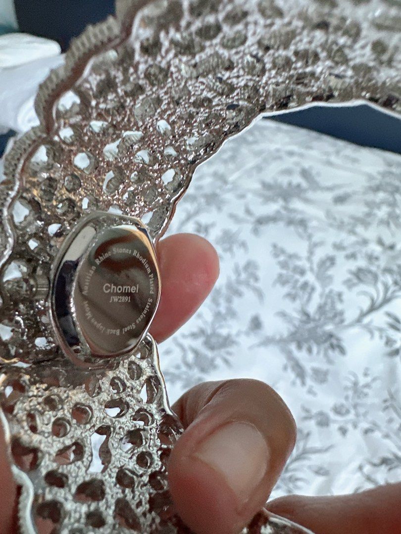 Bangle (Category: Women's Watches) located in Singapore. Submitted by sitirose1234 (Listing ID 1290860773, Image 4). Description: Cristal Bangle.