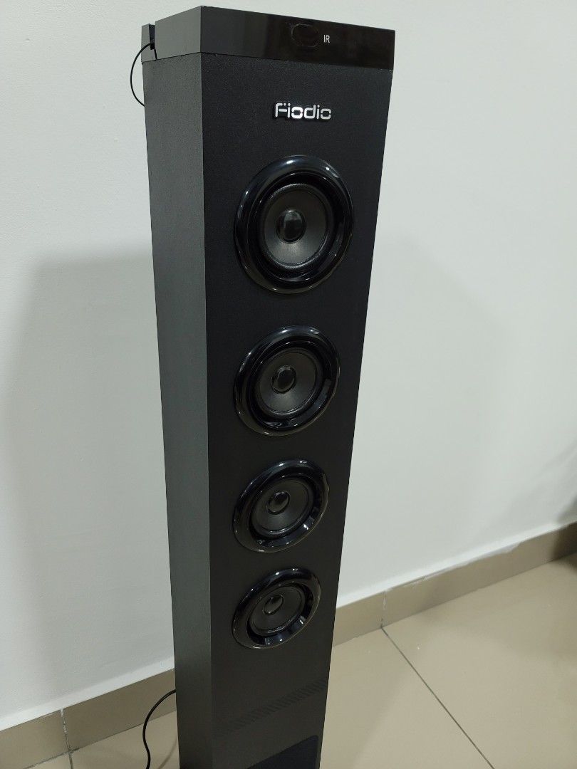Polaroid speaker tower on sale