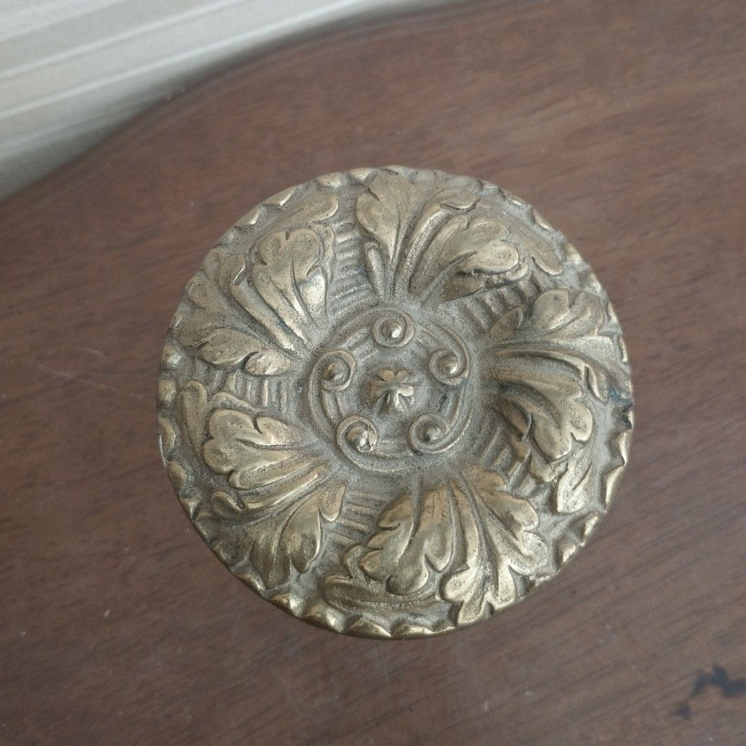 Brass Decorative Door Knob (Category: Locks, Doors & Gates) located in Caloocan City. Submitted by chonadura91470 (Listing ID 1290895293, Image 1). Description: Vintage Brass Decorative Doorknob.