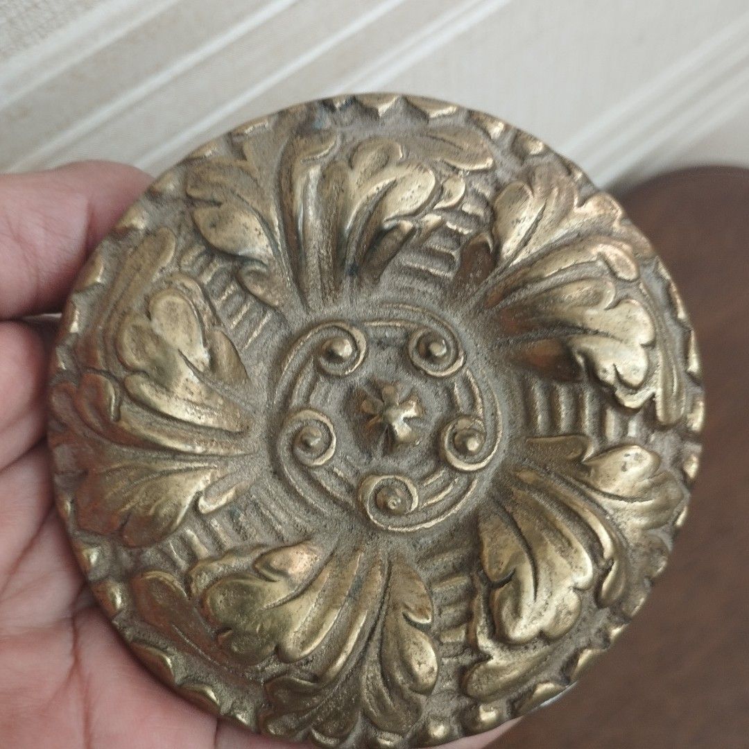 Brass Decorative Door Knob (Category: Locks, Doors & Gates) located in Caloocan City. Submitted by chonadura91470 (Listing ID 1290895293, Image 3). Description: Vintage Brass Decorative Doorknob.