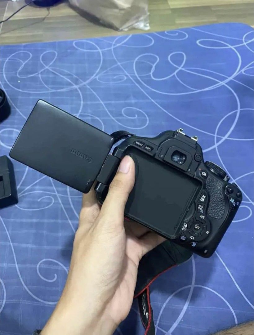 Canon 600D (Category: Cameras) located in San Miguel. Submitted by violetchachki.i.i (Listing ID 1290862854, Image 2). Description: 600D/ T3I/ Kiss x4 COMPLETE SET flip screen Super suoer slight vignette - bag - strap rfs: need funds for my surgery - 2 batteries -charger.