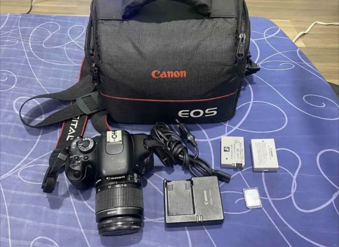 Canon 600D (Category: Cameras) located in San Miguel. Submitted by violetchachki.i.i (Listing ID 1290862854, Image 3). Description: 600D/ T3I/ Kiss x4 COMPLETE SET flip screen Super suoer slight vignette - bag - strap rfs: need funds for my surgery - 2 batteries -charger.