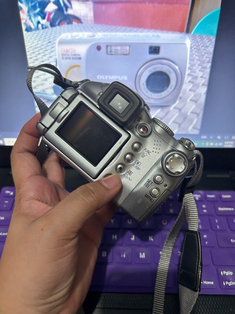 Canon Powershot Flip Camera (Category: Cameras) located in Butuan. Submitted by weng033 (Listing ID 1290997624, Image 2). Description: Selling my Canon Powershot Flip Camera at a very affordable price... negotiable for sure buyers.. ⏺️12x optical zoom (36-432mm equiv.) ⏺️5.0 million effective pixels ⏺️1.8-inch tilt-and-swivel LCD monitor ⏺️Color electronic viewfinder ⏺️Optical Image Stabilizer (3 modes) ⏺️Ultrasonic motor (USM) ⏺️Extra-long movie