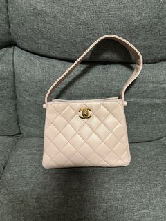 （分類：）位於 。 由 loveshoppingchanel 提交（商品編號 1290936739，圖片 1）。簡介： 。