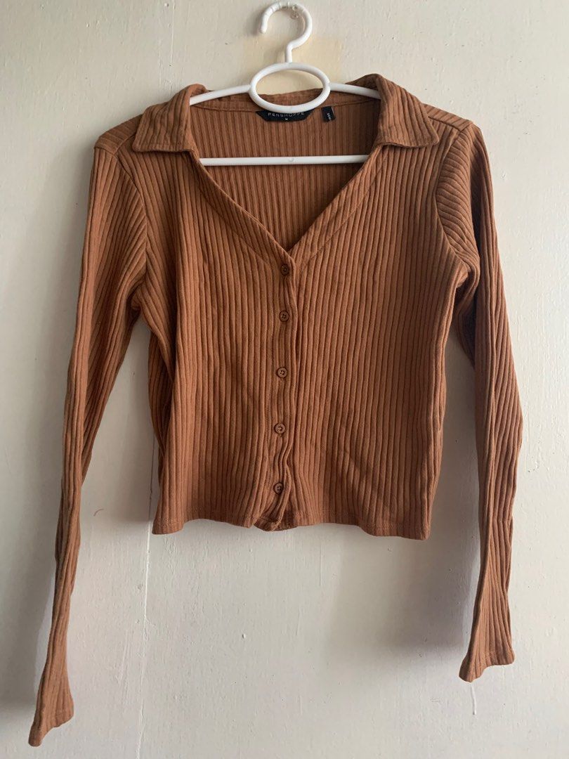 Crop long sleeves (Category: Longsleeves) located in Caloocan City. Submitted by siobabe (Listing ID 1290852910, Image 1). Description: penshoppe used once.