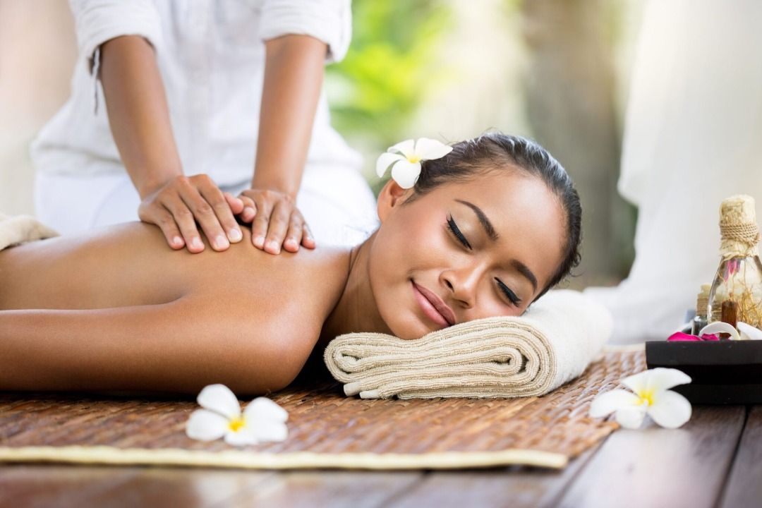 Lady body shop massage