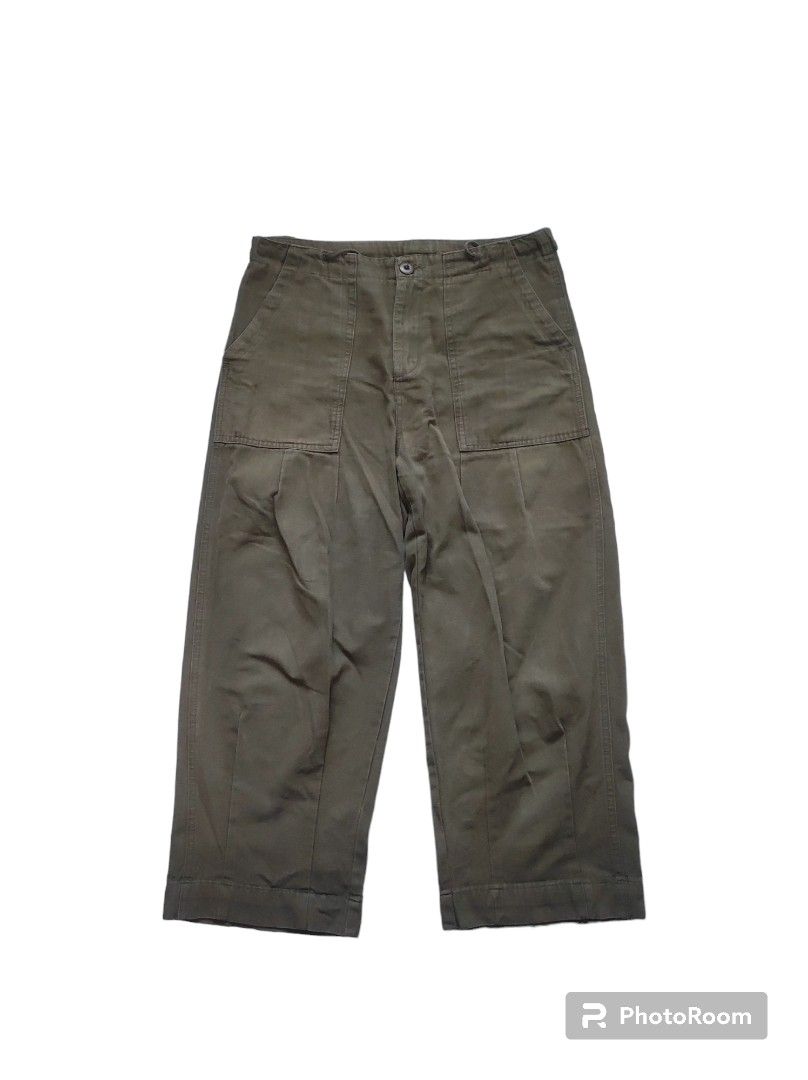 GOOJI Loose fit pants (Category: Jeans) located in Tacloban City. Submitted by dime.and.dapper (Listing ID 1290989779, Image 1). Description: Waistline: 30-33 inches Length: 36 inches Color: Khaki Green Still in Great condition!.