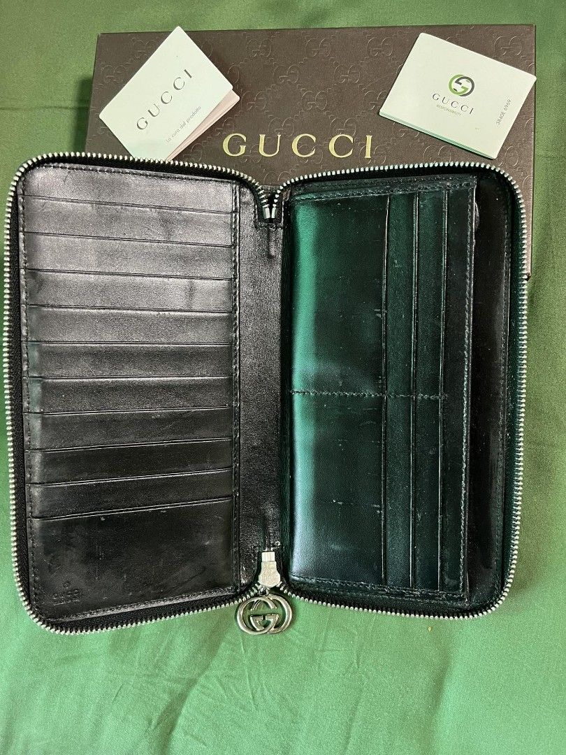 GUCCI GG imprime round wallet long wallet (Category: Luxury Bags & Wallets) located in Caloocan City. Submitted by declutterjamiescloset (Listing ID 1290903742, Image 2). Description: never used guaranteed authentic 💯 purchase price ~50k rfs: declutter sf c/o buyer.
