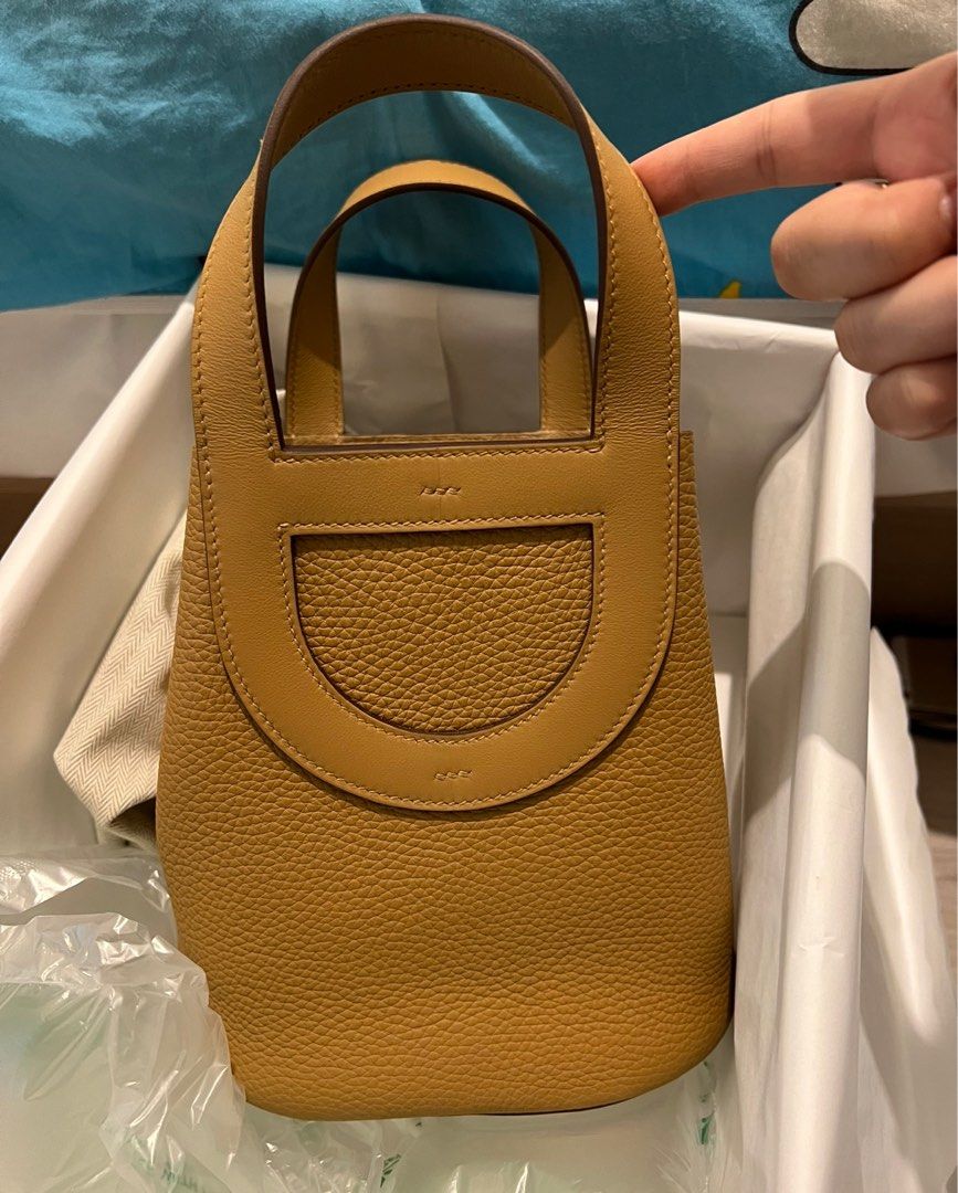 Hermes （分類：手袋及銀包）位於 Hong Kong。 由 ccandy1230 提交（商品編號 1290987366，圖片 3）。簡介： Hermes In the Loop 18 4B Biscuit 餅乾色 全新 專門店購入 。