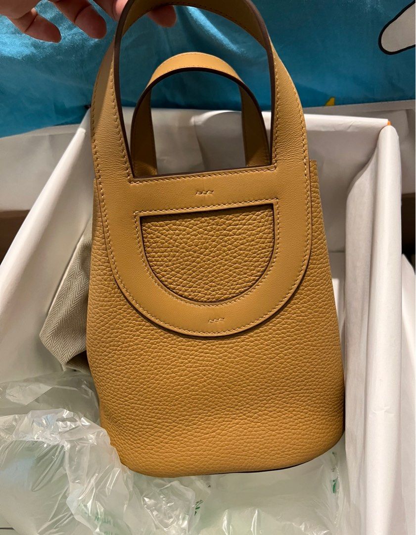 Hermes （分類：手袋及銀包）位於 Hong Kong。 由 ccandy1230 提交（商品編號 1290987366，圖片 2）。簡介： Hermes In the Loop 18 4B Biscuit 餅乾色 全新 專門店購入 。