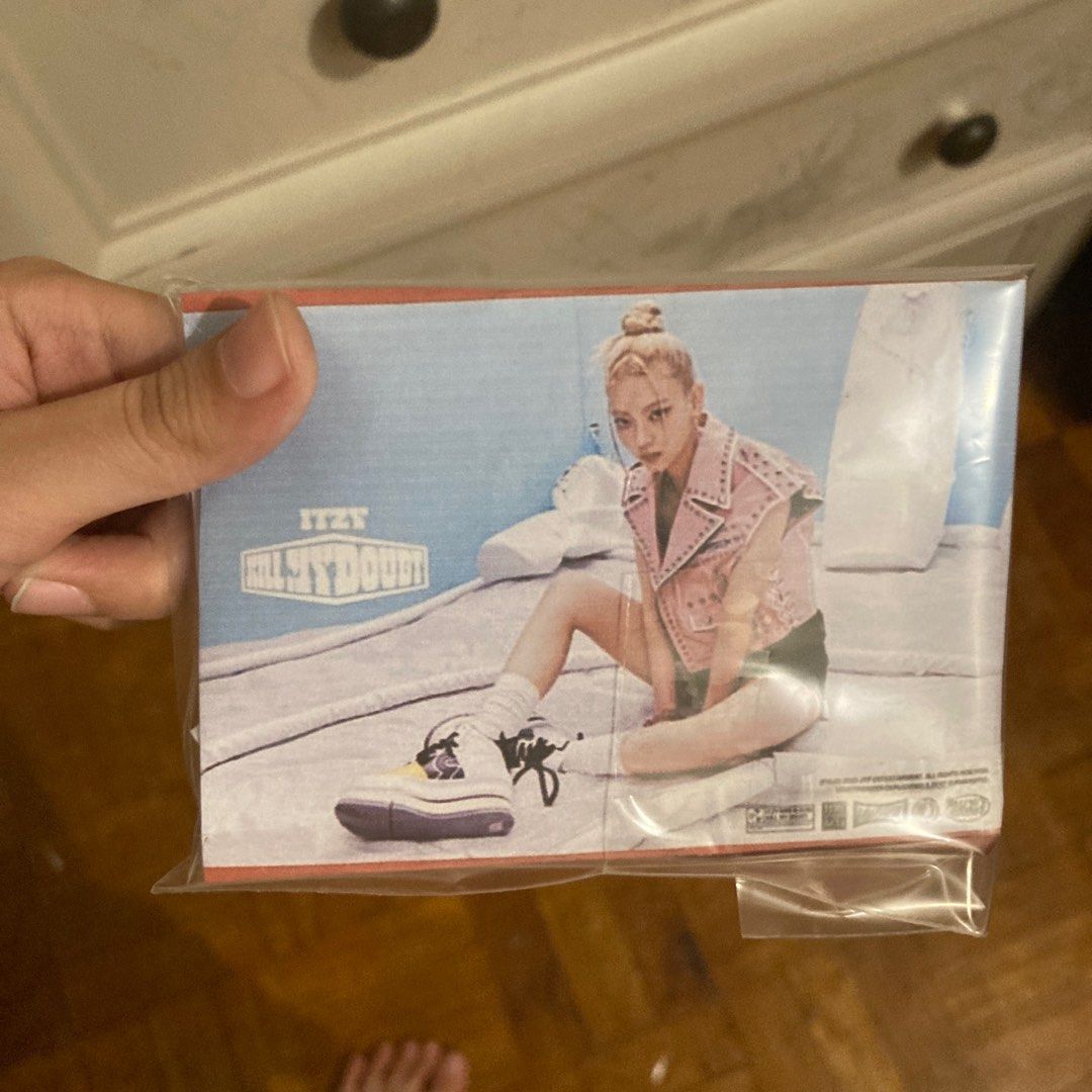 Itzy lia blossom album (Category: Babies & Kids Fashion) located in Taguig. Submitted by summergriffin (Listing ID 1290989519, Image 2). Description: 1 pc 1 mini poster.