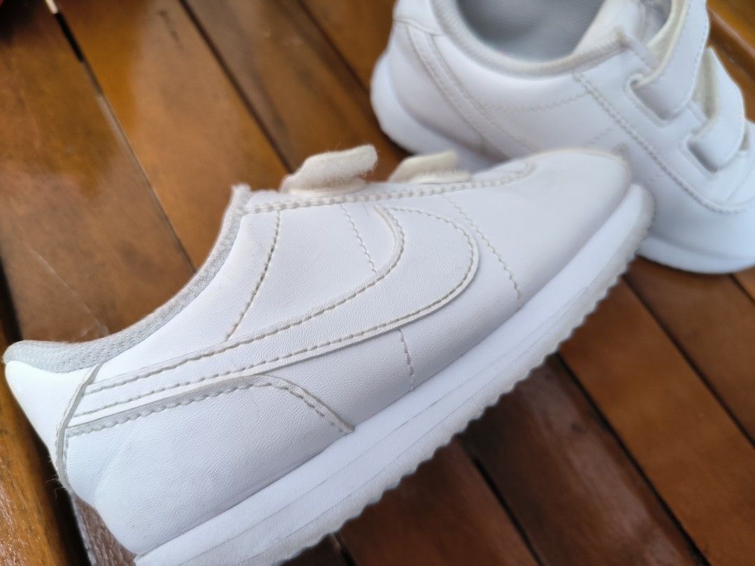Nike a fiori new arrivals