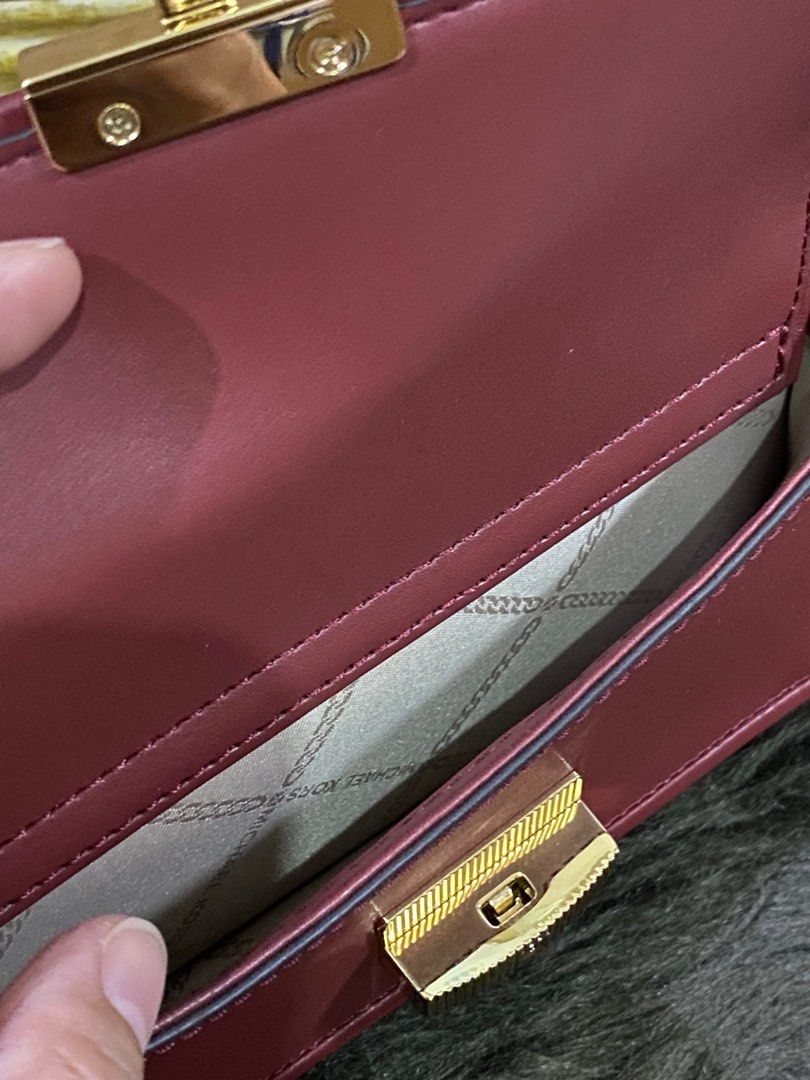 MK Bradshaw Medium Leather Camera Bag (Category: Cross-body Bags) located in Caloocan City. Submitted by rowee27 (Listing ID 1290848884, Image 3). Description: Brandnew and original Color: Brandy Size: 8.5”(W) x 5”(H) x 2.5”(D) Leather.