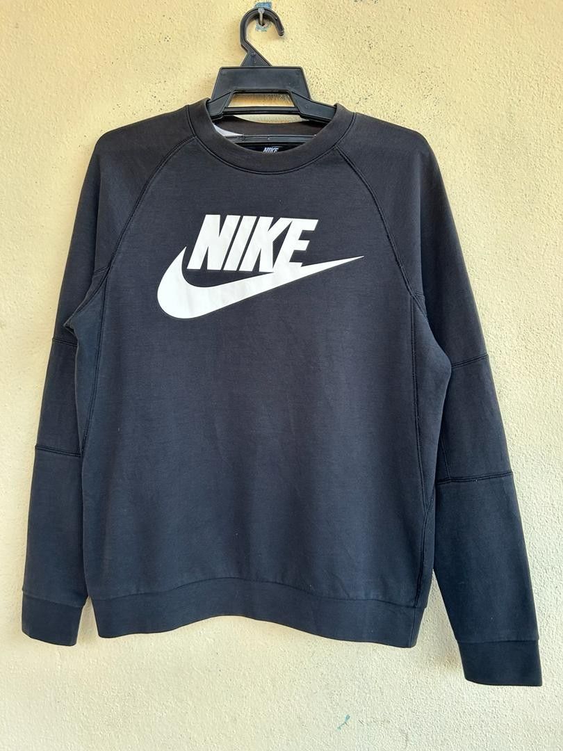 Nike big top logo sweatshirt