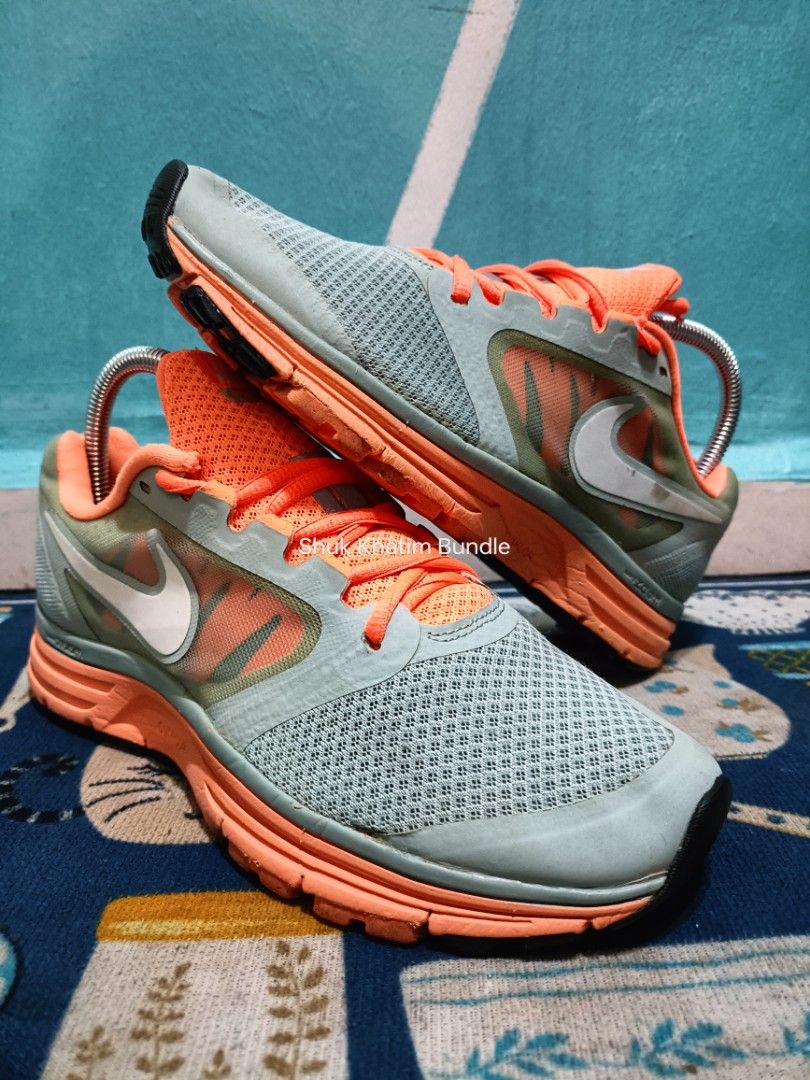 Nike Zoom Vomero 8 saiz 5.5 UK Men s Fashion Footwear Shoe