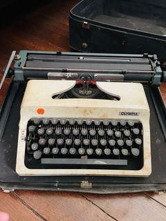 Olympia typewriter vintage collector working