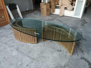 Oval center table