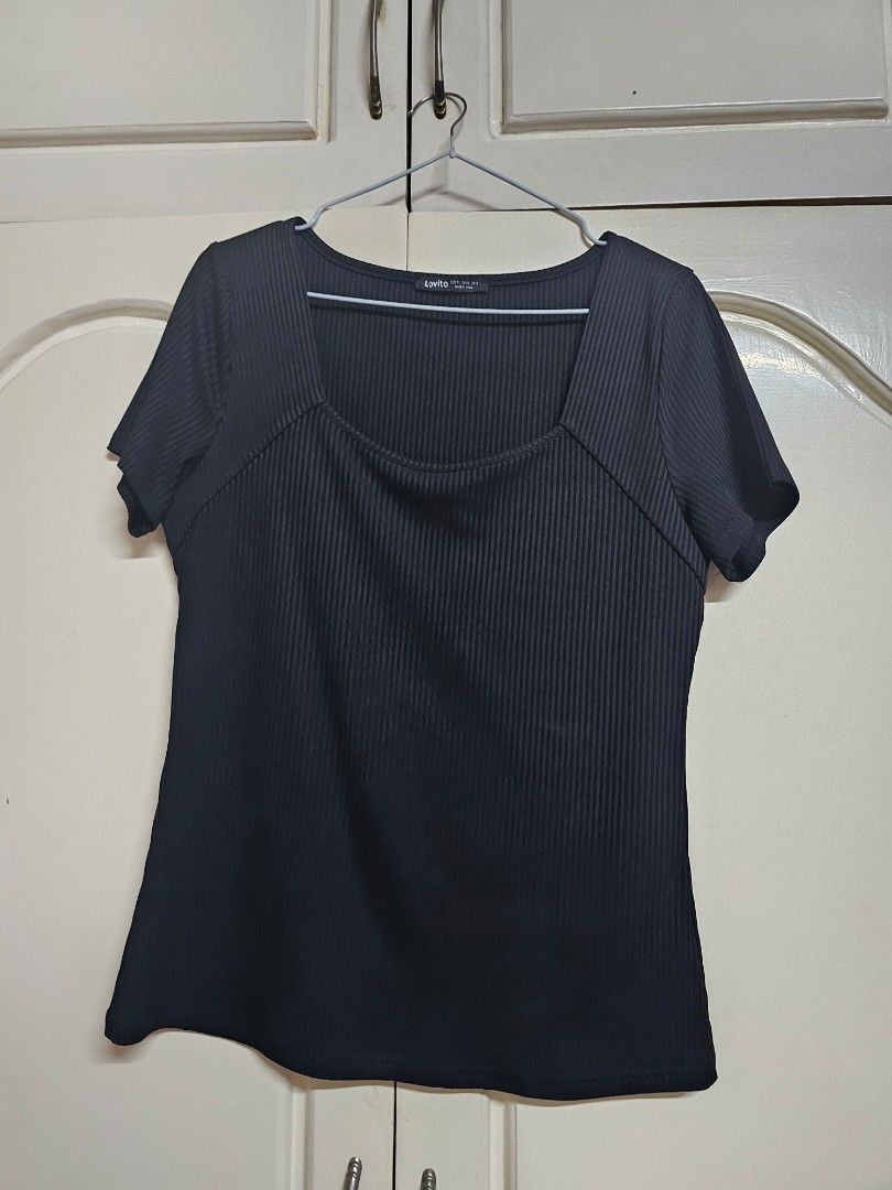 Preloved Lovito Black Shirt (Category: Blouses) located in Quezon City. Submitted by Ley97 (Listing ID 1290925836, Image 2). Description: •in good condition •RFS: don't like the fit in my body anymore. I gained weight TT •can do orange app checkout.