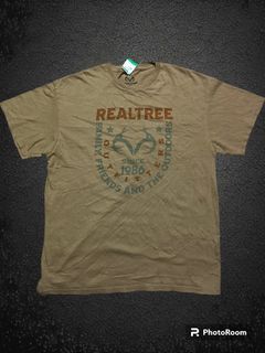 Realtree Outfitters Script Mid Logo Tee