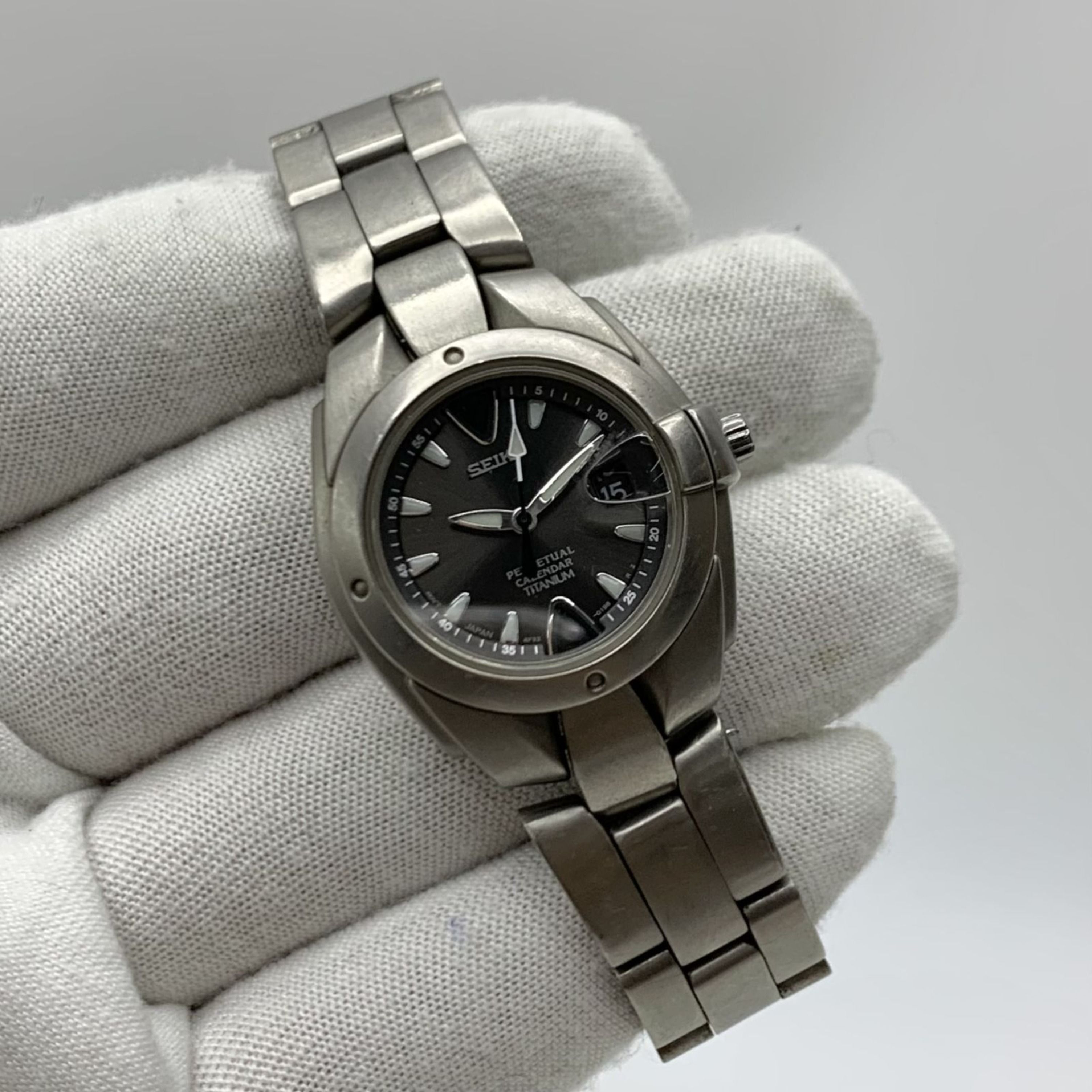 SEIKO TITANIUM PERPETUAL CALENDAR NO BATTERY WATCH ONLY LADIES WATCH 227005458 WE Luxury Watches on Carousell