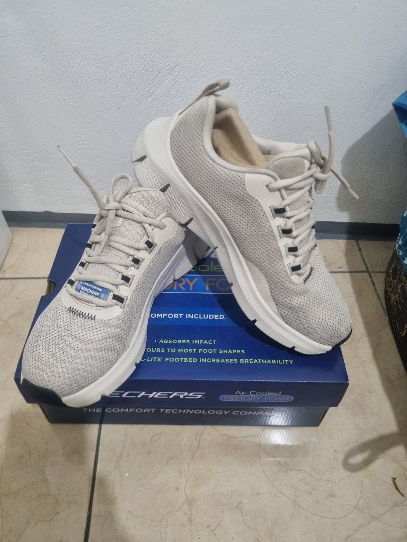 sepatu sneakers skechers memory foam harga