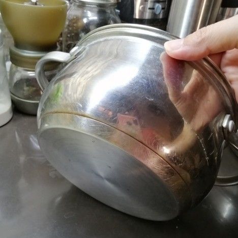 Stainless Steel Casserole Set (Category: Cookware & Accessories) located in Carmona. Submitted by genperf (Listing ID 1290883390, Image 3). Description: Selling my preloved 3pc stainless steel small casserole set from USA, no box. It includes 1 pot with cover (1.25 qts), 1 sauce pan with cover (1.25 qts) and 1 frying pan with glass cover. It has thick bottom for better heat, it has a few scratches from usual cooking but, still in good condition. 
