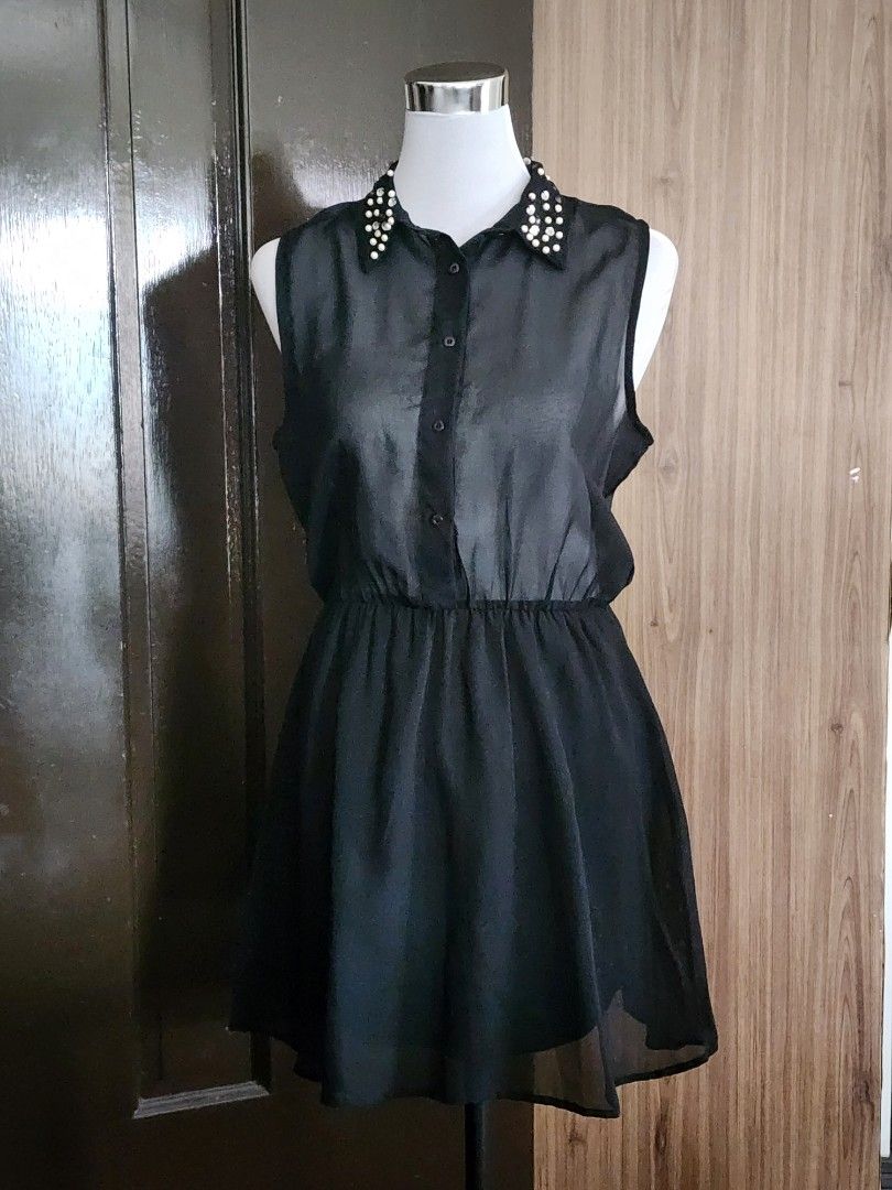 TERRANOVA sleeveless dress (Category: Dresses) located in Muntinlupa City. Submitted by accsc16 (Listing ID 1290866246, Image 1). Description: TERRANOVA sleeveless dress top part is sheer fabric never used no staon, bad smell or tears.