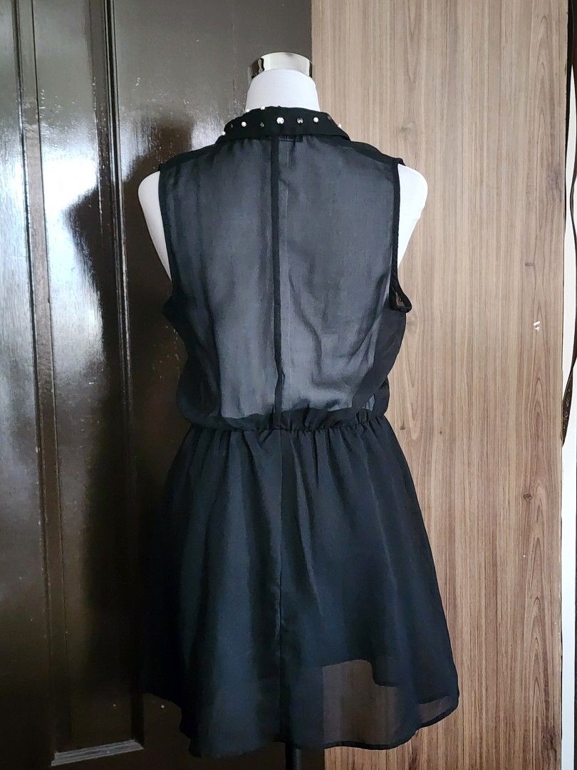 TERRANOVA sleeveless dress (Category: Dresses) located in Muntinlupa City. Submitted by accsc16 (Listing ID 1290866246, Image 2). Description: TERRANOVA sleeveless dress top part is sheer fabric never used no staon, bad smell or tears.