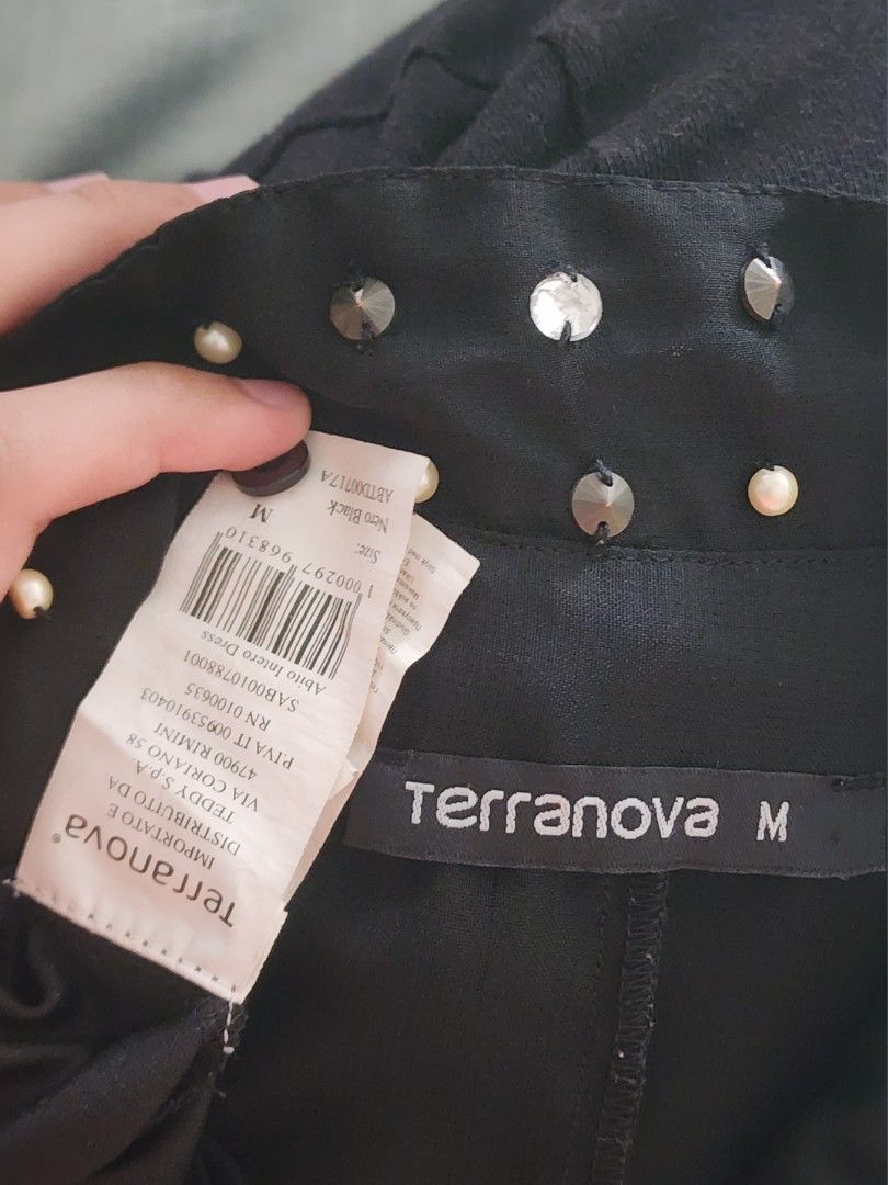 TERRANOVA sleeveless dress (Category: Dresses) located in Muntinlupa City. Submitted by accsc16 (Listing ID 1290866246, Image 3). Description: TERRANOVA sleeveless dress top part is sheer fabric never used no staon, bad smell or tears.
