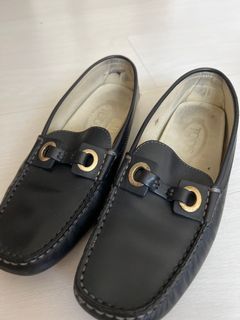 TODS WOMEN BLACK CLASSIC LOAFERS SIZE 38!