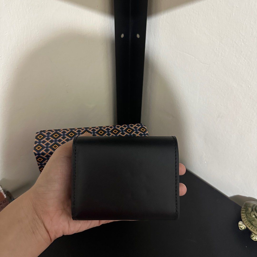 Tory Burch Eleanor Mini Wallet (Category: Luxury Bags & Wallets) located in Makati City. Submitted by lux.mariah (Listing ID 1290985397, Image 3). Description: 💯 Guaranteed authentic Brand new! With box Compact Wallet! With Card Slots Courier • Lalamove - J&T - LBC Mop • Gcash - Bdo - Maya.
