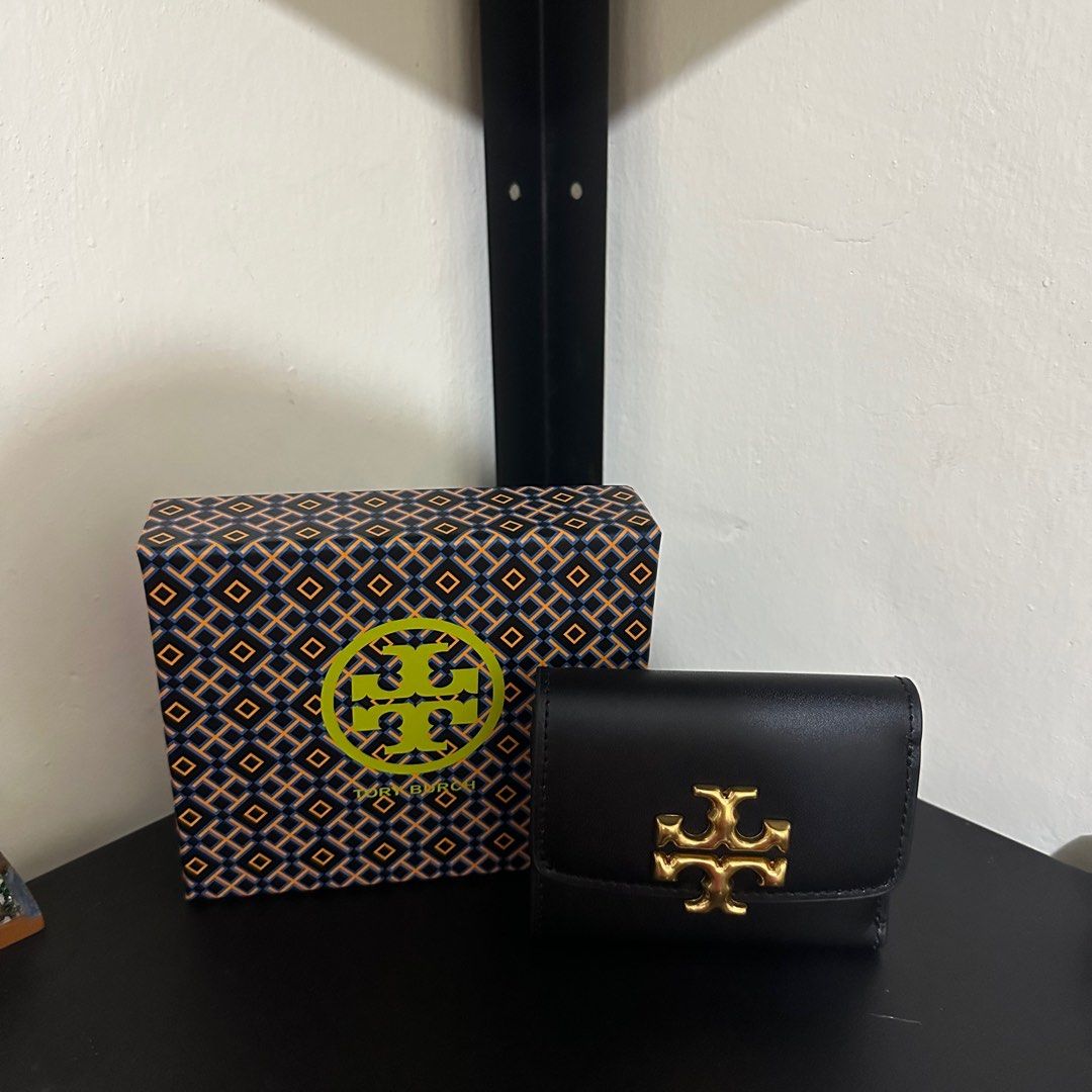 Tory Burch Eleanor Mini Wallet (Category: Luxury Bags & Wallets) located in Makati City. Submitted by lux.mariah (Listing ID 1290985397, Image 1). Description: 💯 Guaranteed authentic Brand new! With box Compact Wallet! With Card Slots Courier • Lalamove - J&T - LBC Mop • Gcash - Bdo - Maya.