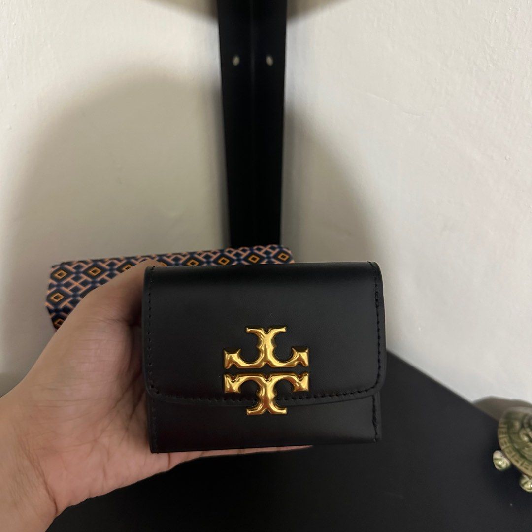 Tory Burch Eleanor Mini Wallet (Category: Luxury Bags & Wallets) located in Makati City. Submitted by lux.mariah (Listing ID 1290985397, Image 2). Description: 💯 Guaranteed authentic Brand new! With box Compact Wallet! With Card Slots Courier • Lalamove - J&T - LBC Mop • Gcash - Bdo - Maya.