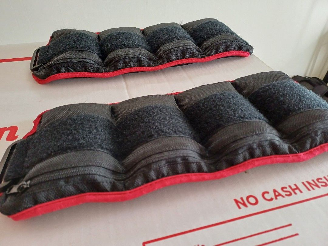 Weights (Category: Weights & Dumbbells) located in Singapore. Submitted by nice_cox (Listing ID 1290824133, Image 1). Description: Can be washed (remove weights first). Zipper, velcroes, stitches in excellent condition.