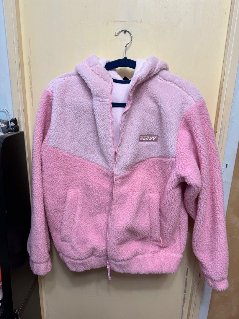 Winter Jacket （分類：外套及戶外衣服）位於 Hong Kong。 由 chdoris 提交（商品編號 1290870121，圖片 1）。簡介： Size M, 全新已剪牌，無著過。
