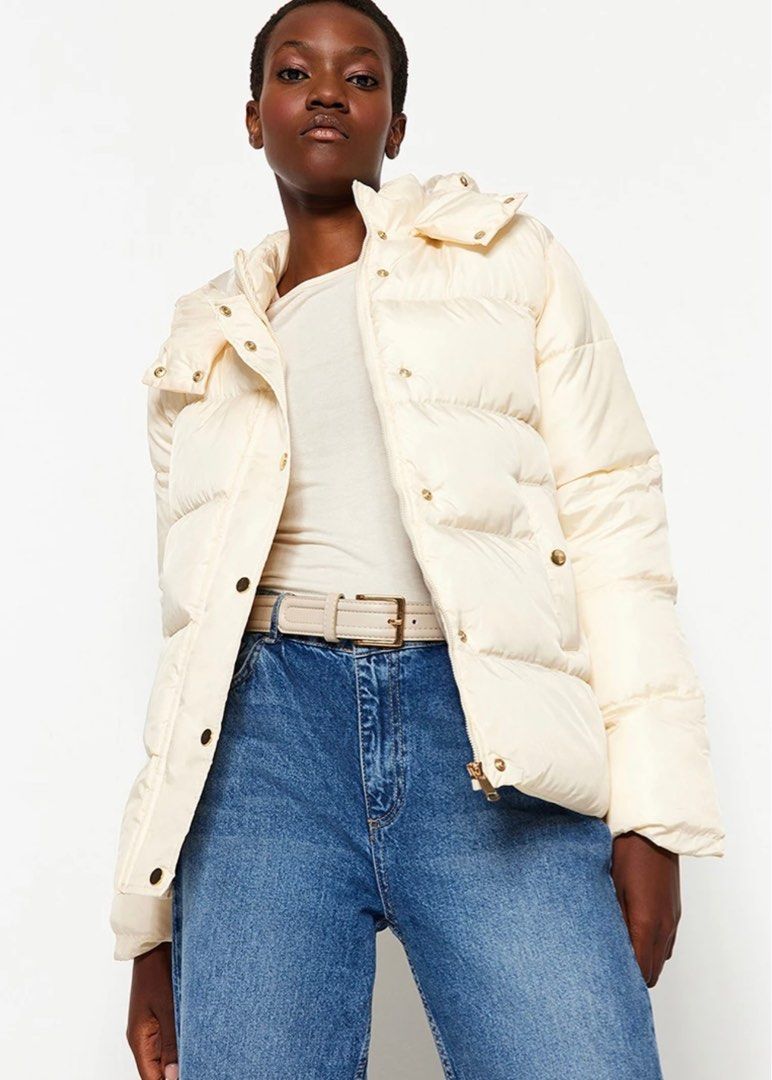 Winter Jacket (Category: Coats, Jackets and Outerwear) located in Singapore. Submitted by heynrlz (Listing ID 1290917857, Image 3). Description: Bought for my recent trip. Worn it half of the time. Condition: 7/10. Strictly meet up at my place @ Jurong West or arrange delivery/courier at your own cost..