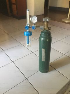 5 lbs. Medical oxygen tank with regulator