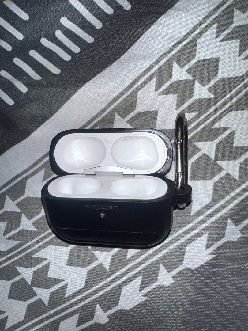 airpods pro gen 1 case (Category: Headphones & Headsets) located in Paranaque City. Submitted by yawkonapo (Listing ID 1295816378, Image 2). Description: FS apple airpods pro gen 1 case still in good condition only issue, sign of usage on the lid (natural for any airpods) 3.5k still negotiable if sure buyer still comes with the original box and ear tips ++ original spigen case worth 1450 😬 kaso protected so much yan 😉 *ps: actually kasama pa ac