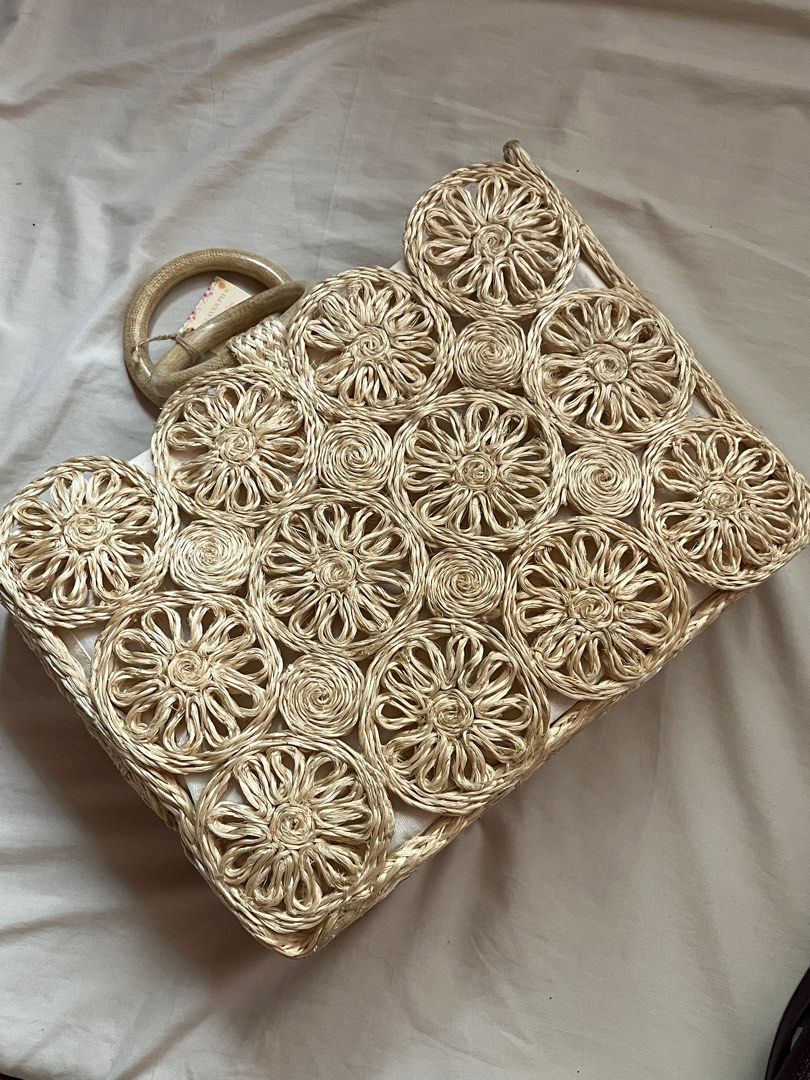 Beach Bag Tote - weaved / abaca (Category: Beach Bags) located in Cainta. Submitted by arideclutter (Listing ID 1295729620, Image 2). Description: Beach Bag Tote - weaved / abaca Like new, never been used just stored Has some slight discoloration on the white cloth lining due to storage Spacious tote bag perfect for the beach! Approx Size Length: 14" Height: 10" Width: 4".