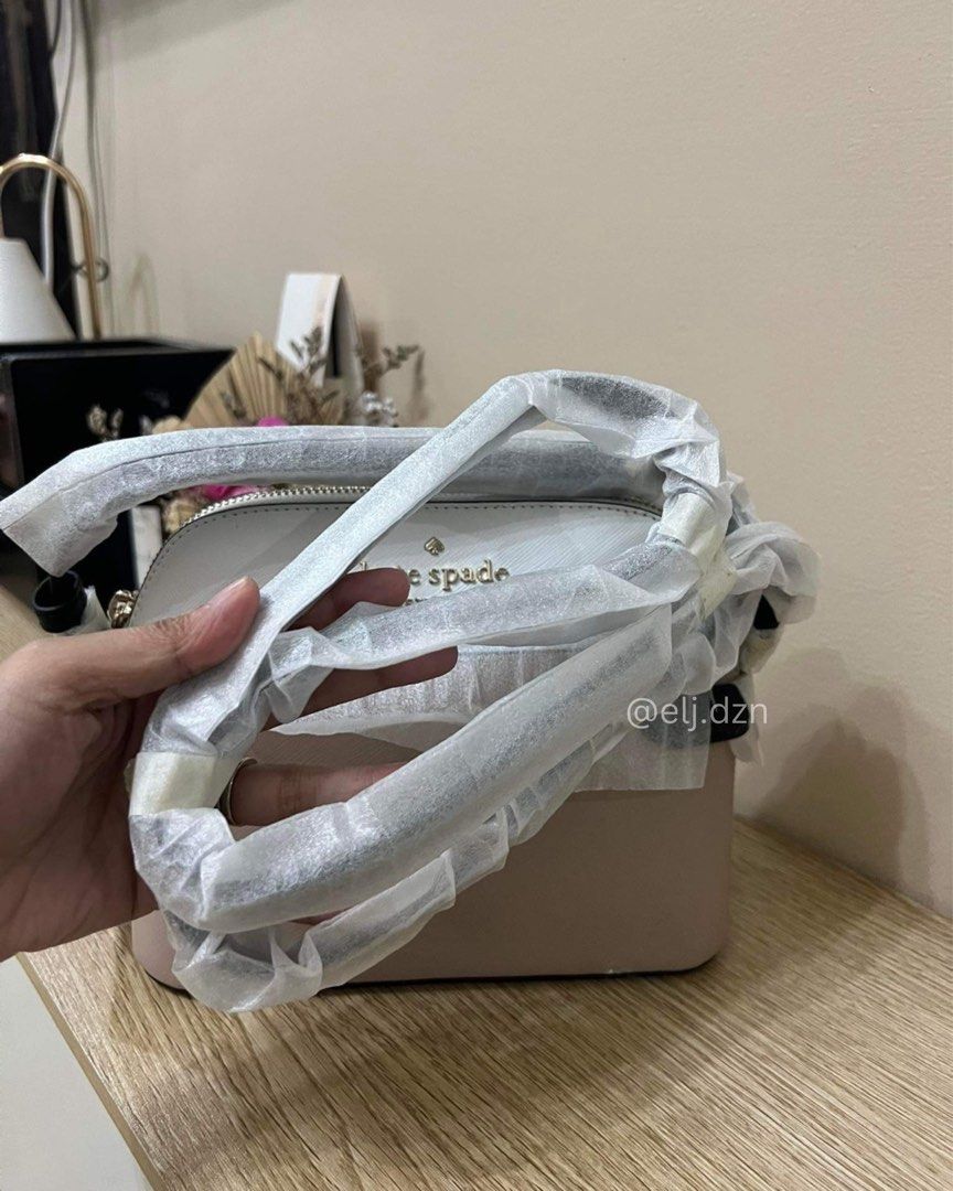 BRANDNEW KATE SPADE (Category: Cross-body Bags) located in Quezon City. Submitted by em.db (Listing ID 1295763118, Image 3). Description: BRANDEW KATE SPADE BAG Sealed and with paper bag Quezon City 📍 Cash on delivery Cash on pick-up Meet up QC West Triangle / Fairview.