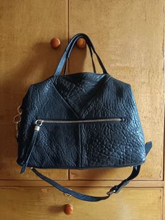 (Category: ) located in . Submitted by aizas_closet (Listing ID 1295799502, Image 1). Description: .