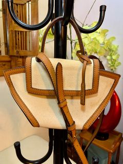 (Category: ) located in . Submitted by PettitShopaholic (Listing ID 1295844015, Image 1). Description: .