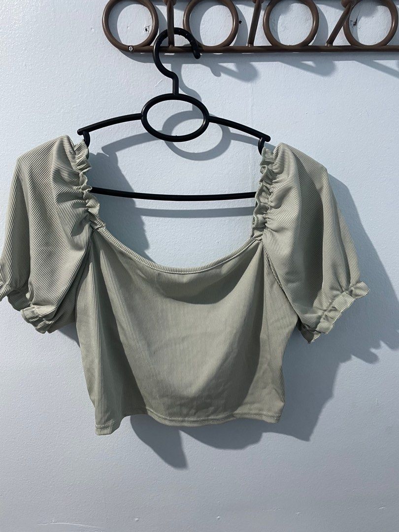 Crop top blouse (Category: Blouses) located in Pasig City. Submitted by khimtaba (Listing ID 1295736353, Image 3). Description: Size large but can fit upto XL Use only once.