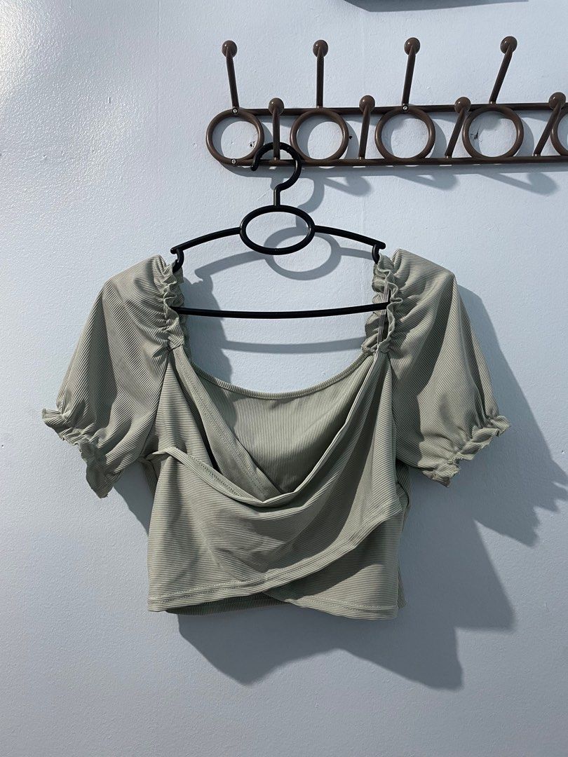 Crop top blouse (Category: Blouses) located in Pasig City. Submitted by khimtaba (Listing ID 1295736353, Image 2). Description: Size large but can fit upto XL Use only once.