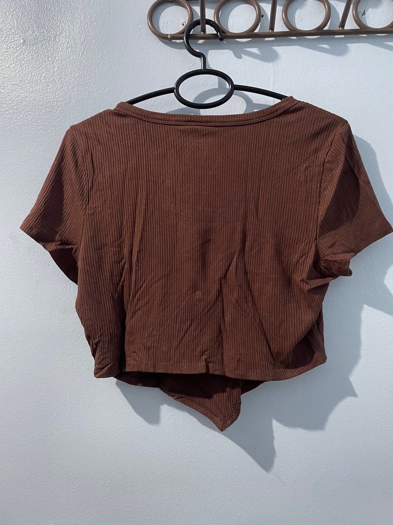 Crop top shirt (Category: Shirts) located in Pasig City. Submitted by khimtaba (Listing ID 1295736740, Image 3). Description: Never been used.