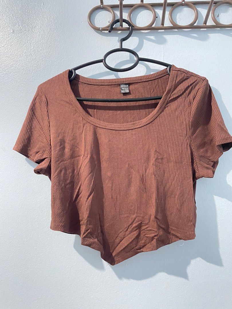 Crop top shirt (Category: Shirts) located in Pasig City. Submitted by khimtaba (Listing ID 1295736740, Image 2). Description: Never been used.