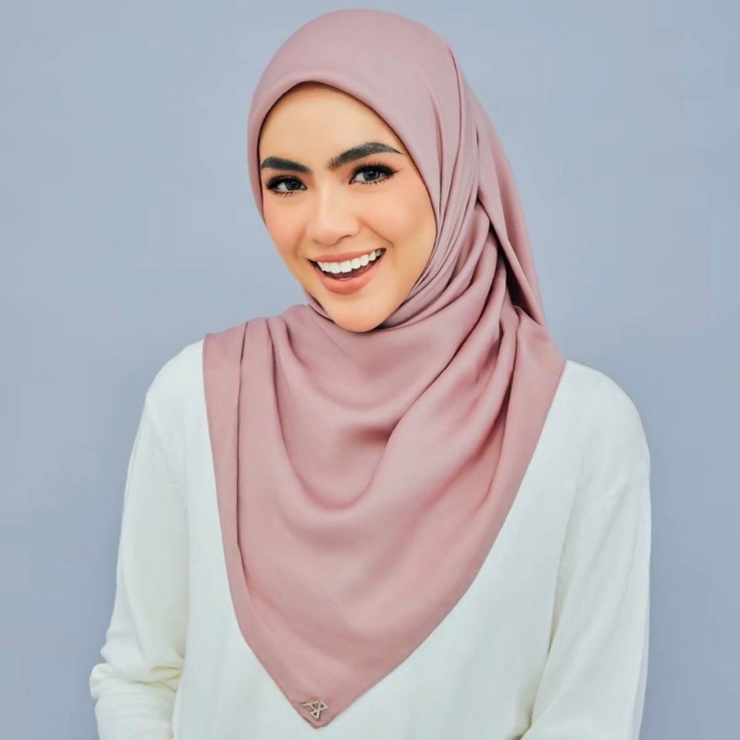 Emma basic plain by AZ (Category: Hijabs) located in Kota Kinabalu. Submitted by lucy.wardrobe (Listing ID 1295799092, Image 2). Description: Brand new with tag Color rose mauve.