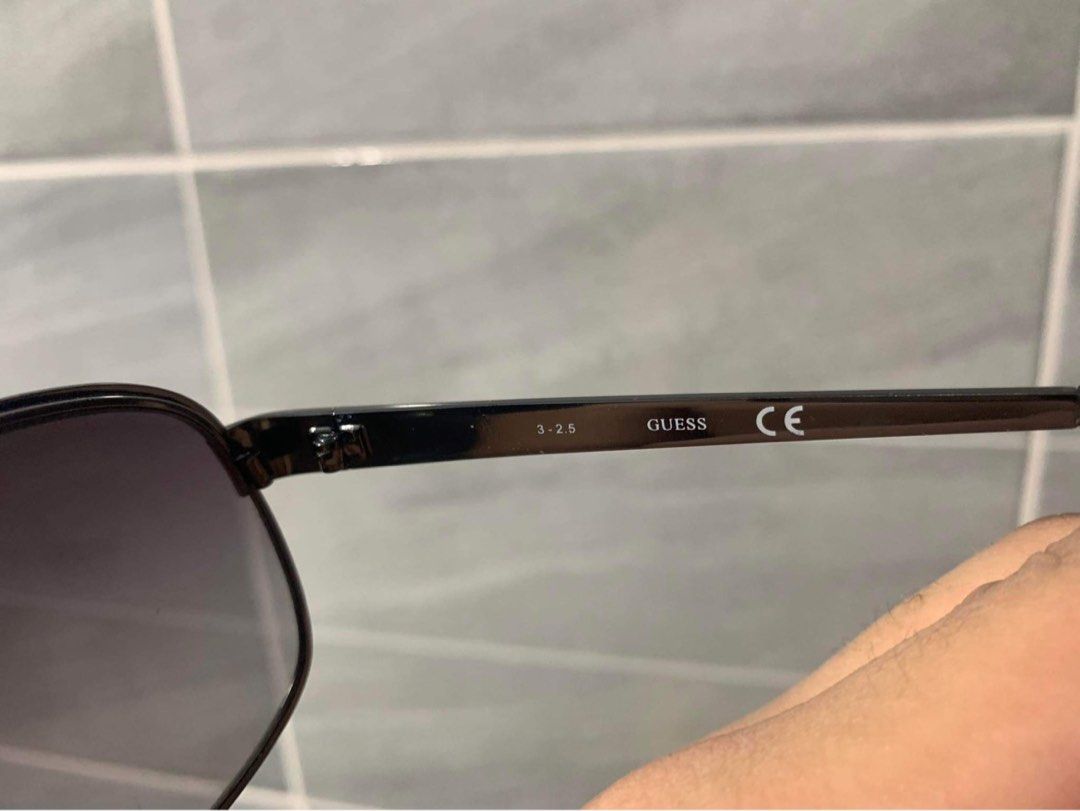 GUESS GU 6800 BLK 35 METAL PILOT SHAPE FRAME UV PROTECTION Men s Fashion Watches Accessories Sunglasses Eyewear on Carousell